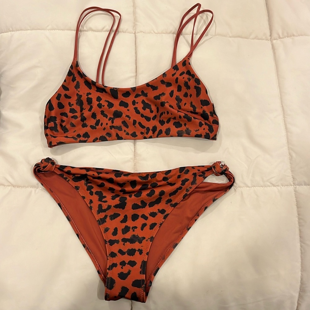 Cheetah print bathing suit 🐆